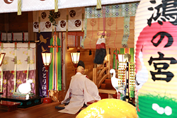 埼玉県　鴻神社　結婚式　和装ねっと　和婚　挙式のみ　家族だけ　少人数　ウエディング　食事会