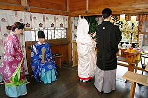 和装ねっと　栃木県　佐野市　加茂別雷神社　結婚式　食事会　和装写真
